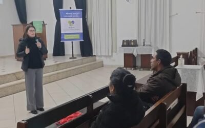 Migrantes participam de palestra